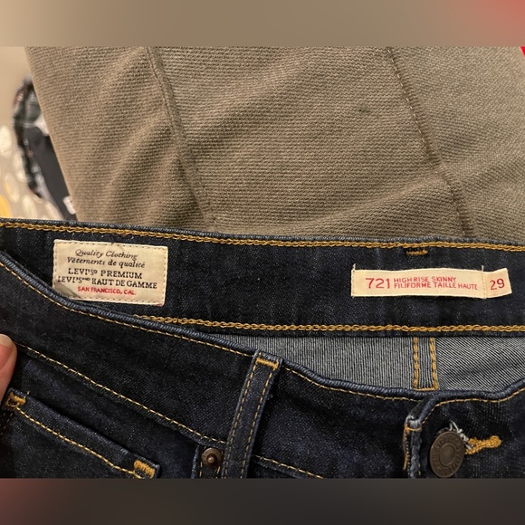 Levi’s 721 High Rise Skinny — Dark Wash - Picture 2 of 3